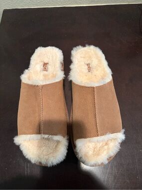 UGG Authentic Women's Chestnut Greenport Slides, Like New, size 8